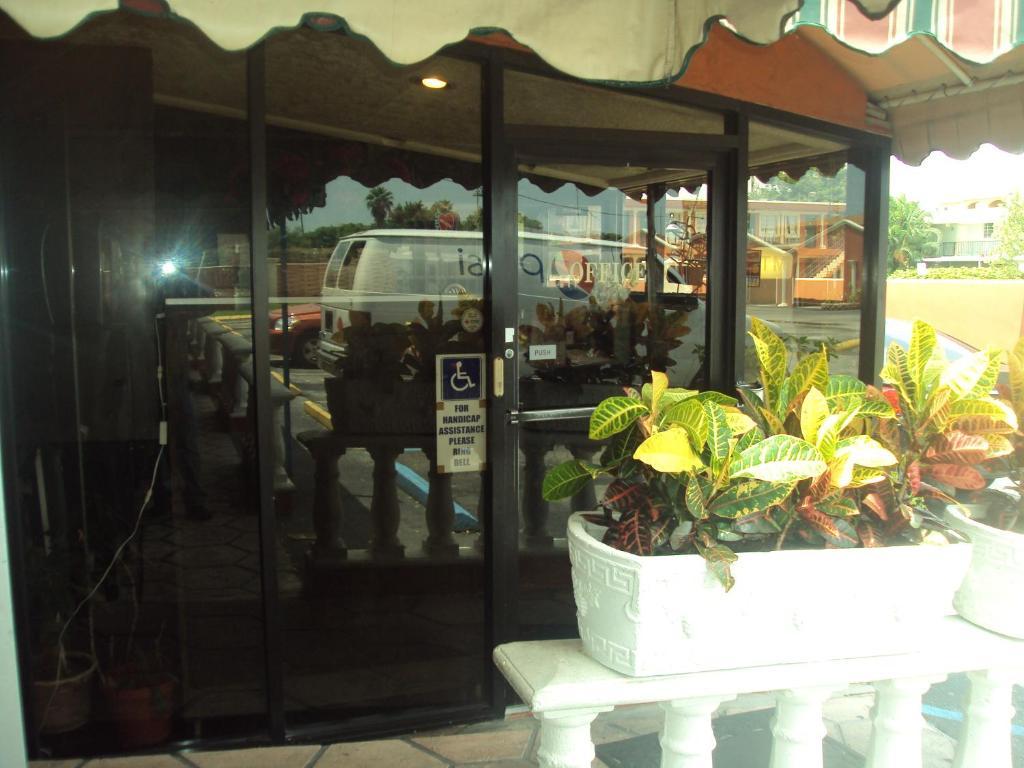 Hialeah Executive Motel Miami Springs Exterior photo